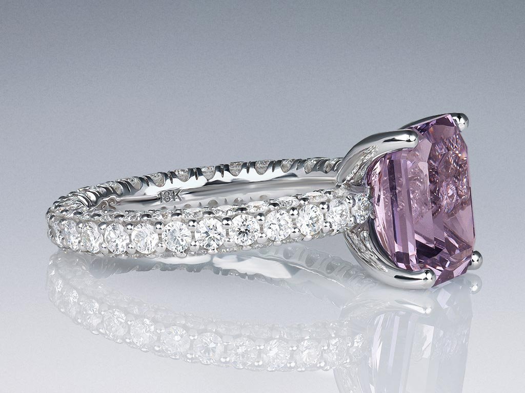 Ring with 4.13 ct lavender spinel and diamonds in 18K white gold Image №2