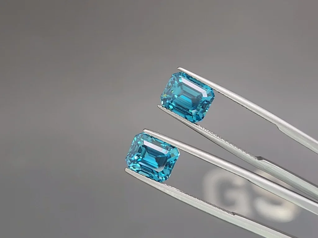 Paar tiefblaue Zirkone im Achteckschliff von 10,66 ct, Kambodscha Image №3