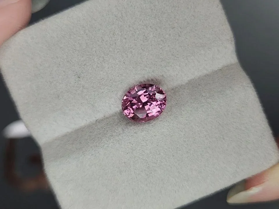 Spinelle violet taille ovale 2,56 carats, Tanzanie Image №4