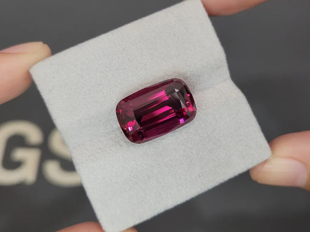 Granate rodolita de talla cojín de 15,84 carats, de Tanzania Image №4