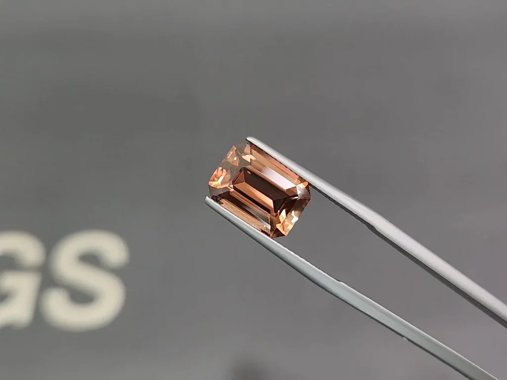 Zircon brun taille octogonale 7,63 carats, Tanzanie Image №3