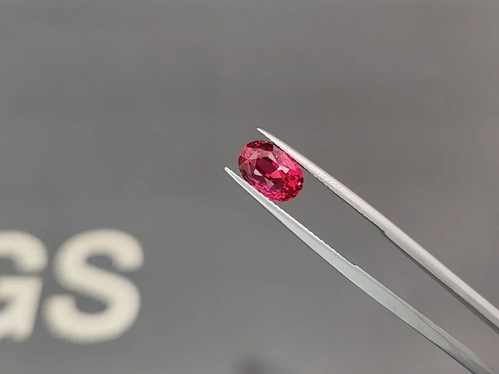 Spinel Mahenge Vibrant pink red oval cut 3.02 carats, Tanzania Image №3