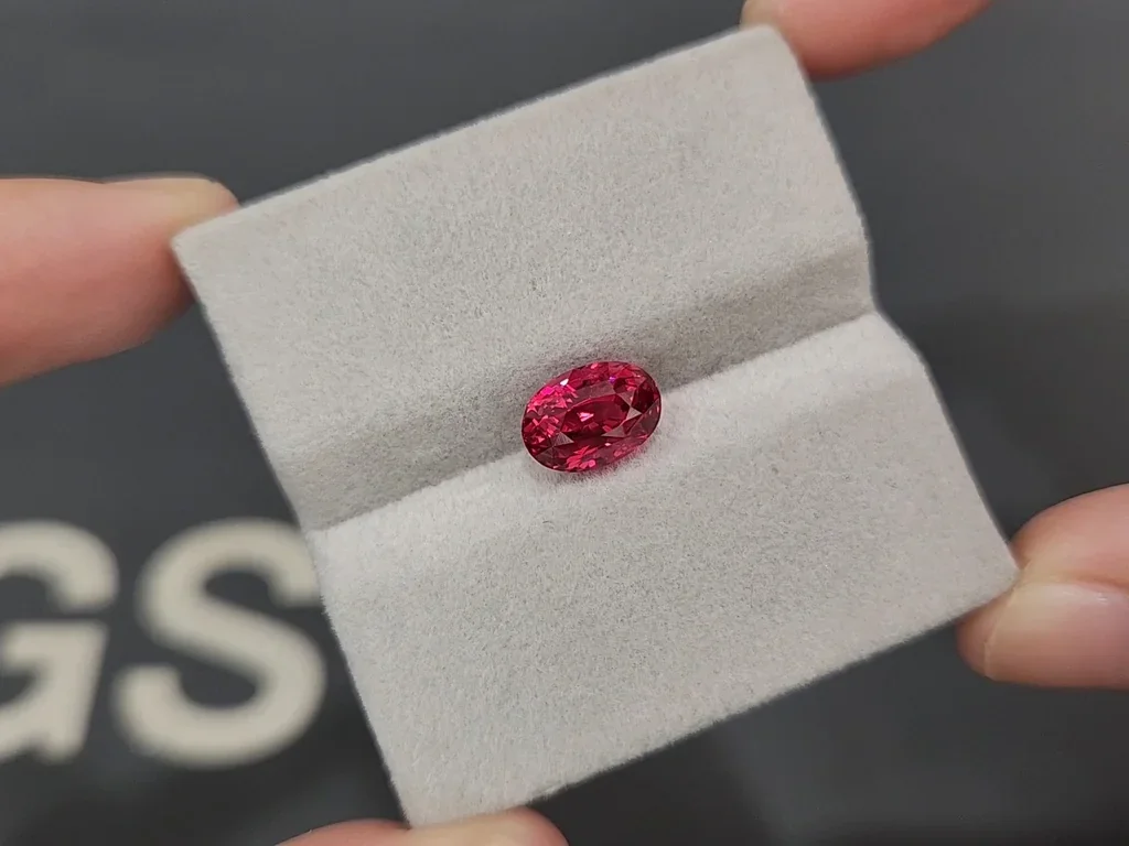 Spinel Mahenge Vibrant pink red oval cut 3.02 carats, Tanzania Image №4