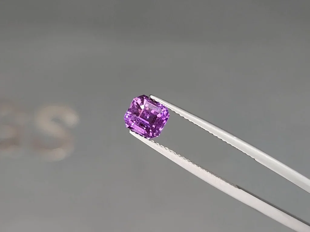 Unheated purple sapphire octagon cut 2.12 carats, Sri Lanka Image №3