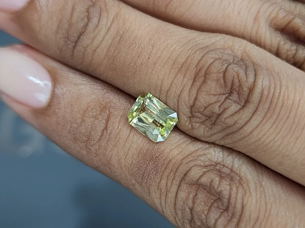 Gelber chrysoberyll radiantschliff 2,01 carats, Madagaskar Image №2