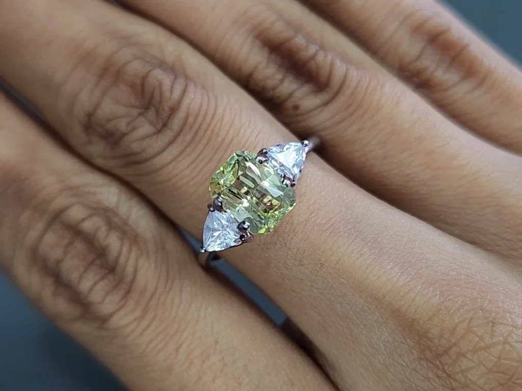 Gelber chrysoberyll radiantschliff 2,01 carats, Madagaskar Image №5