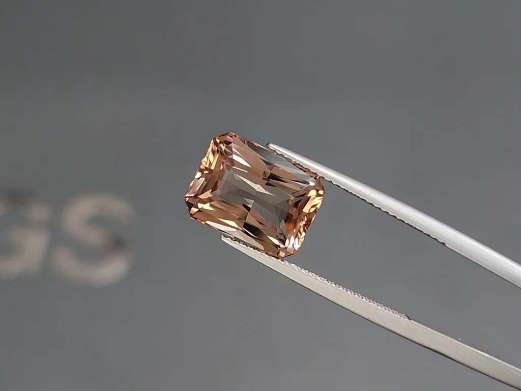 Turmalina naranja de talla radiante de 7,35 quilates, África Image №3