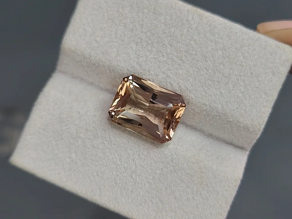 Turmalina naranja de talla radiante de 7,35 quilates, África Image №4