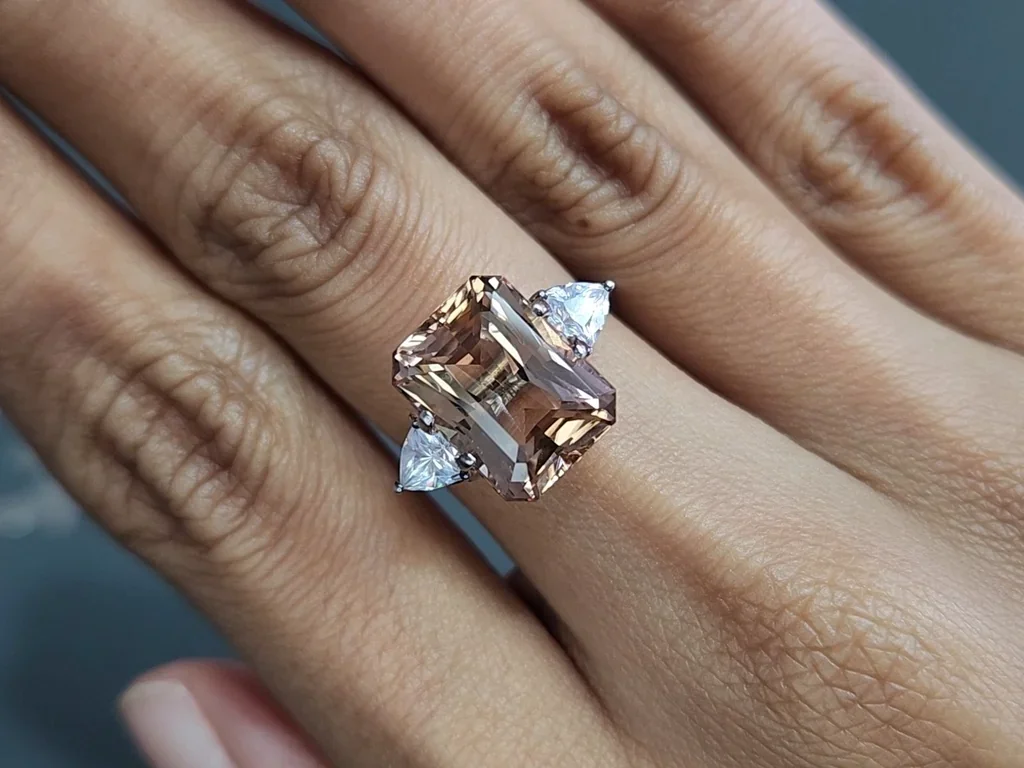 Turmalina naranja de talla radiante de 7,35 quilates, África Image №5