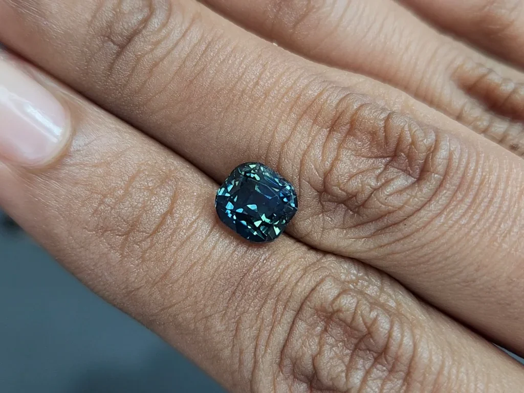 Zafiro verde azulado de talla cojín sin calentar de 3,03 quilates, Madagascar Image №2