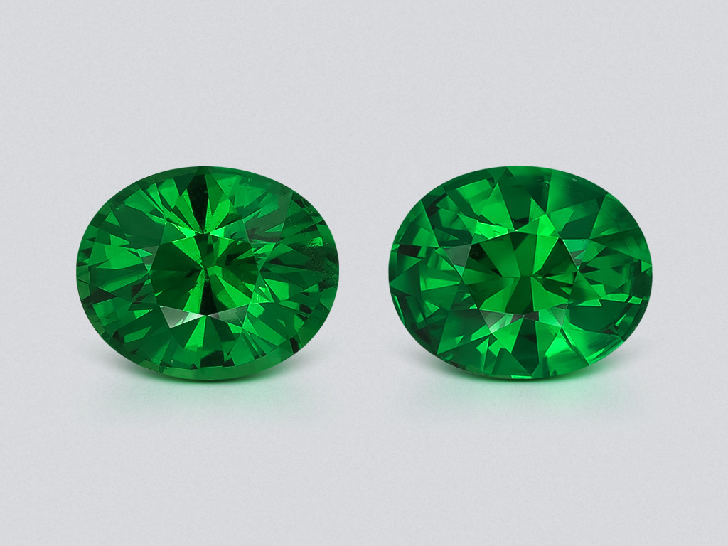 Pair of tsavorite garnets oval cut 3.12 carats, Africa Image №1