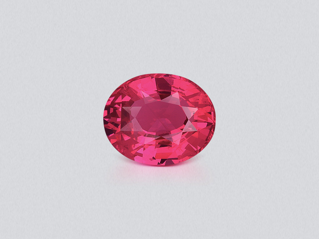 Spinelle rose-rouge vif de Mahenge 2,01 carats, taille ovale, Tanzanie Image №1