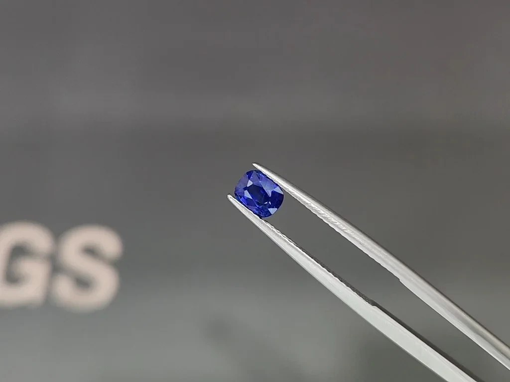 Sapphire Royal Blue cushion cut 0.80 carats, Sri Lanka  Image №3