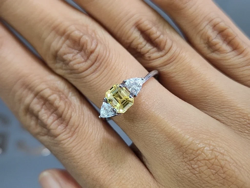 Unbehandelter gelber saphir im oktagon schliff 1,51 karat, Sri Lanka Image №5
