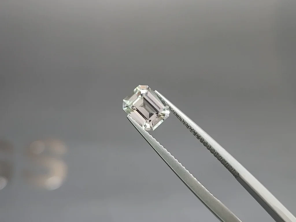 Kunzite octagon cut 1.33 carats, Pakistan Image №3