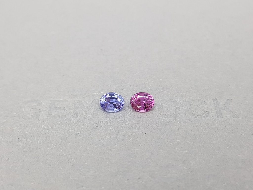 Contrasting pair of unheated oval cut sapphires 1.25 ct Image №1