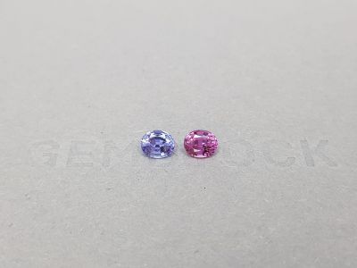 Contrasting pair of unheated oval-cut sapphires 1.25 ct photo