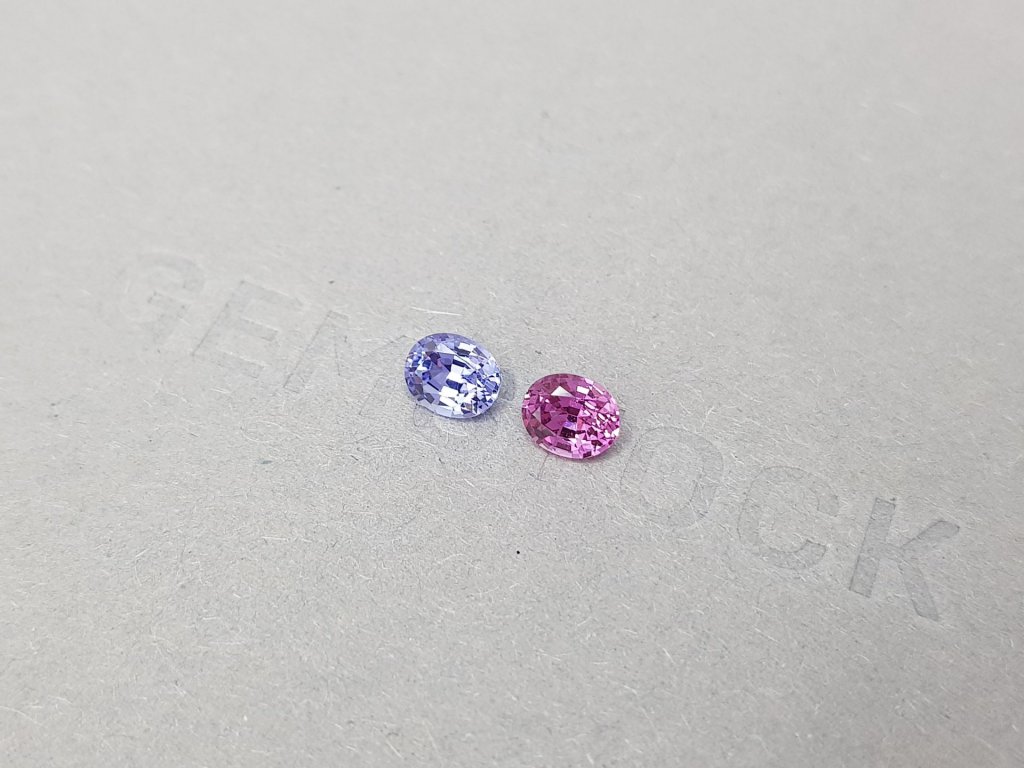 Contrasting pair of unheated oval cut sapphires 1.25 ct Image №2