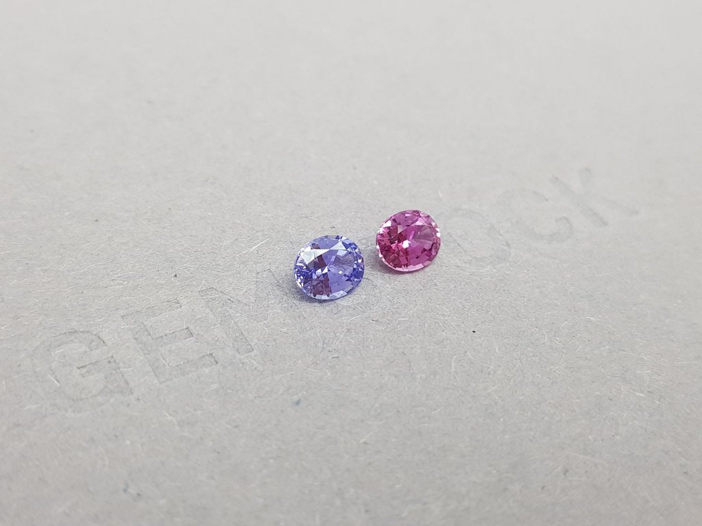 Contrasting pair of unheated oval cut sapphires 1.25 ct Image №3