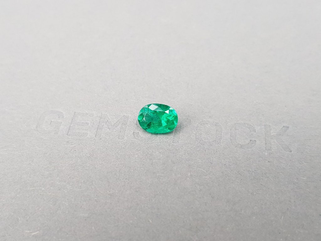 Muzo Green emerald oval cut 1.09 carats, Colombia Image №3
