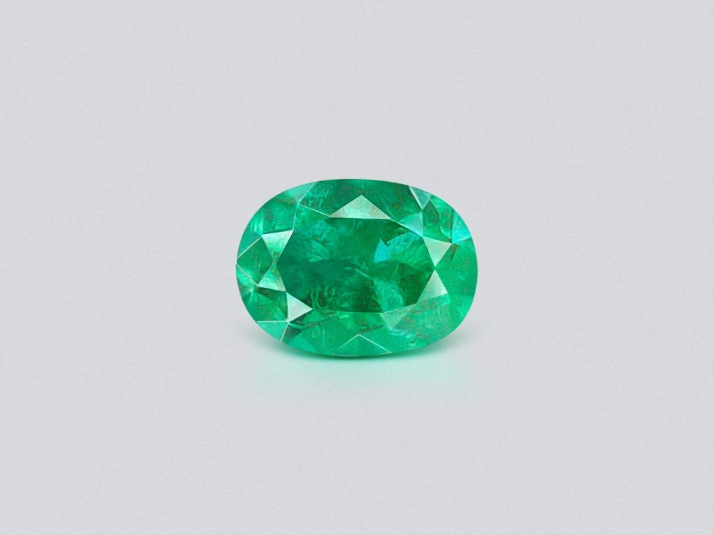 Muzo Émeraude verte taille ovale 1,09 carats, Colombie Image №1