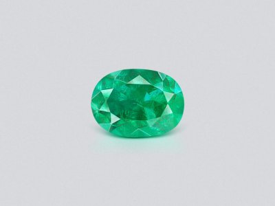 Muzo Émeraude verte taille ovale 1,09 carats, Colombie photo