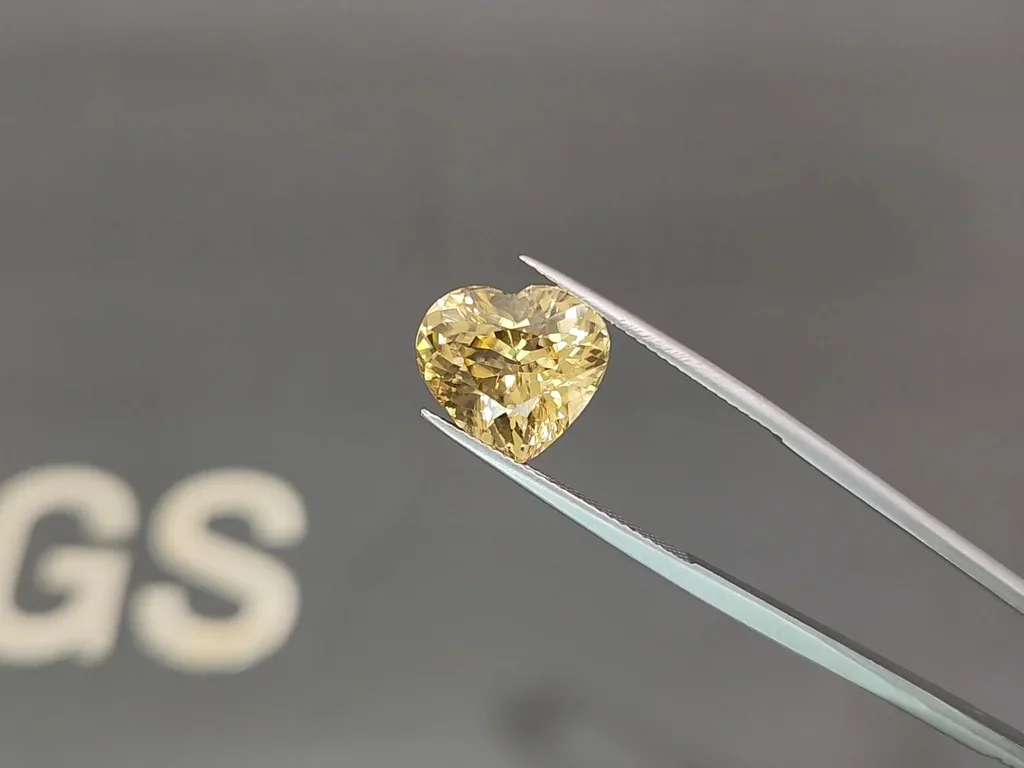 Yellow zircon shape heart 10.02 carats, Tanzania Image №3