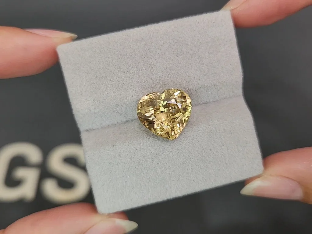 Yellow zircon shape heart 10.02 carats, Tanzania Image №4