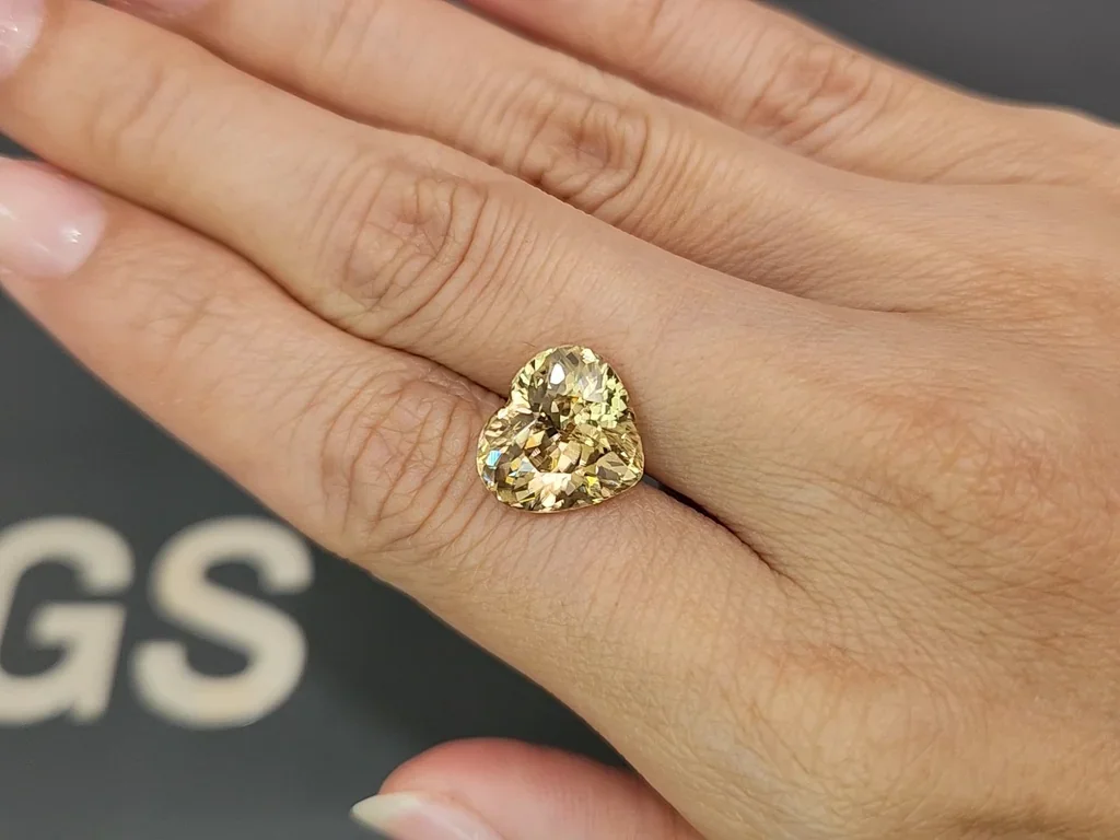 Yellow zircon shape heart 10.02 carats, Tanzania Image №2