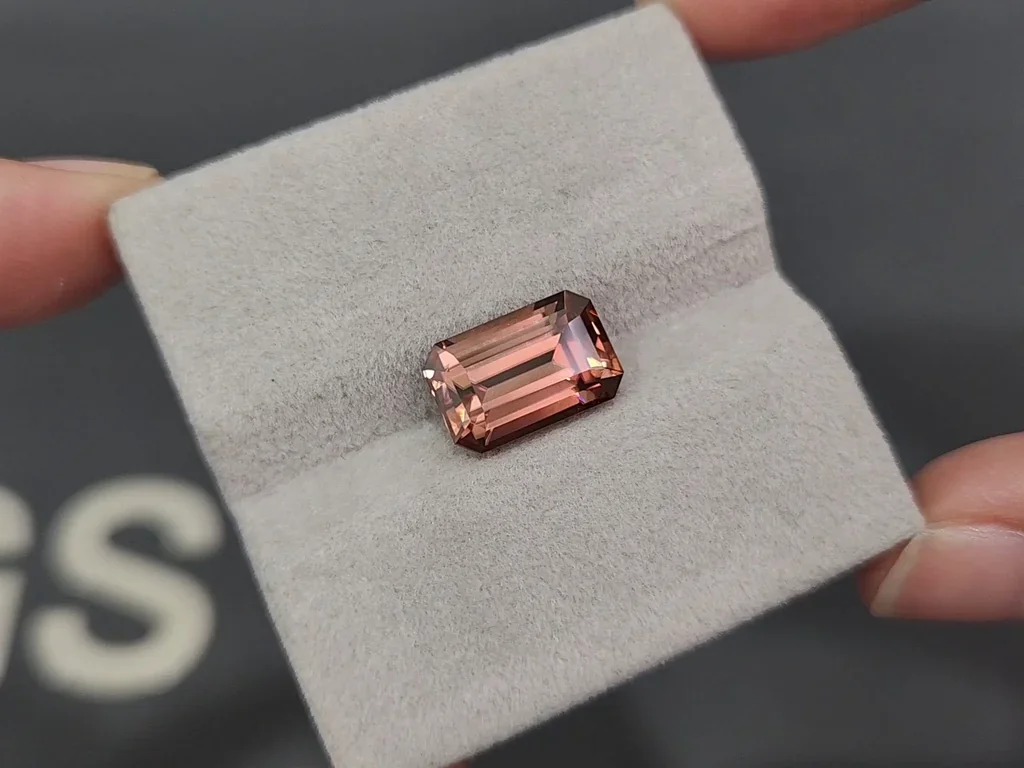 Circón marrón de corte octogonal 6,52 carats, de Tanzania  Image №4