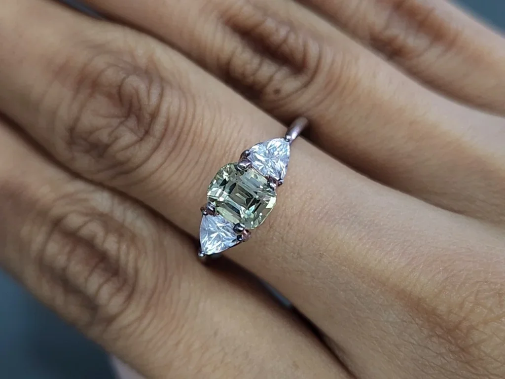 Vanadiumhaltiger chrysoberyll im kissenschliff von 1,52 karats, Madagaskar Image №5