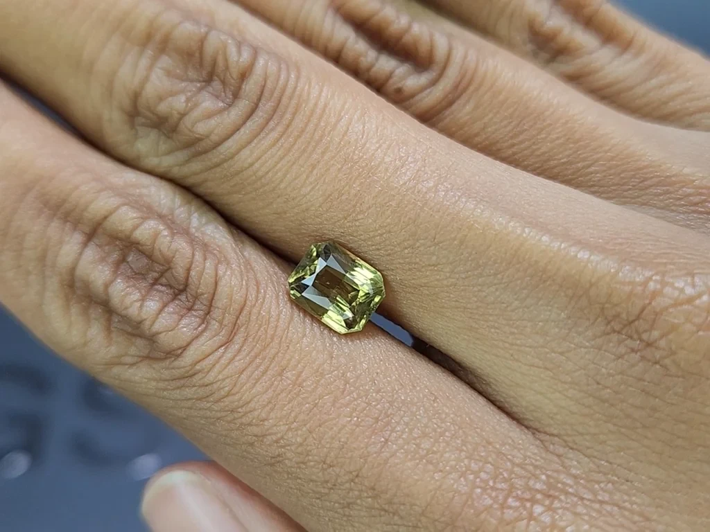 Unheated gelber grüner saphir im radiant schliff 2,52 karat, Madagaskar Image №2