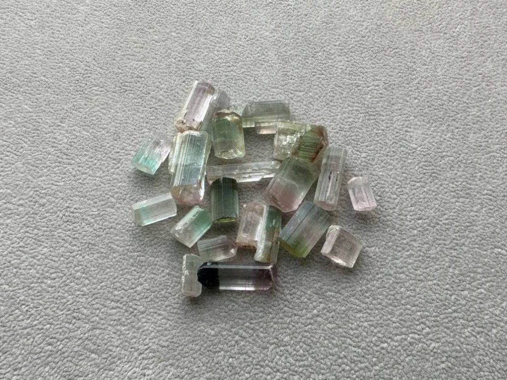 Lot #4 Raw Bi-color Tourmalines from Afghanistan 106.28 ct 20 pcs Image №2
