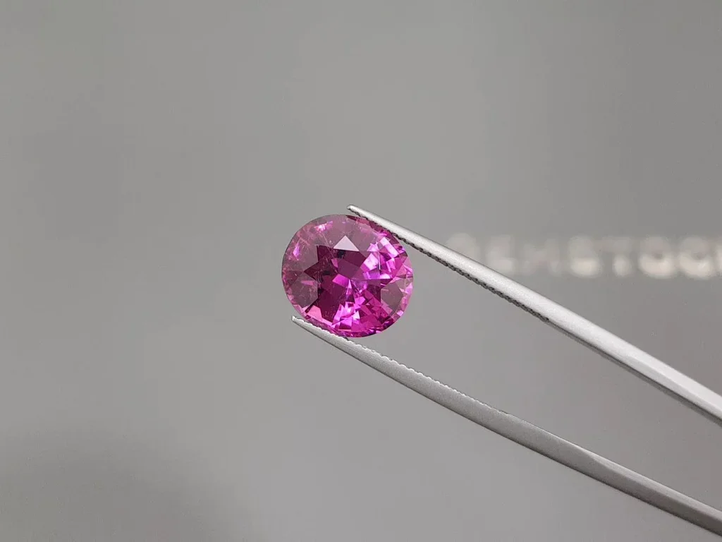 Vibrant pink rubellite 5.24 carats in oval cut, Africa Image №3