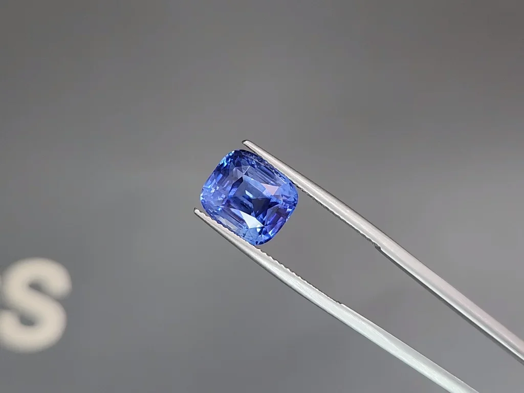 Cornflower blue sapphire in cushion cut 7.71 carats, Sri Lanka  Image №3