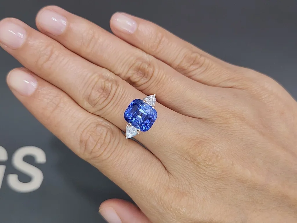 Saphir taille coussin bleu bleuet 7,71 carats, Sri Lanka  Image №5