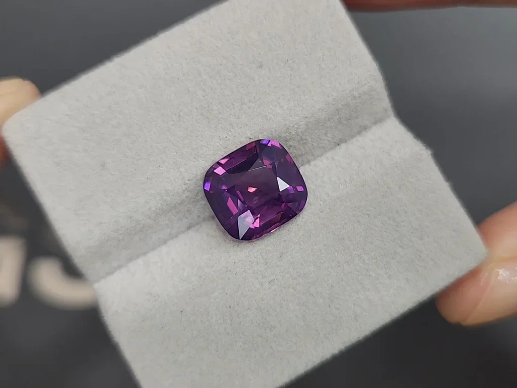 Zafiro con efecto de seda y talla cojín de color púrpura sin calentar, 6,01 quilates, Sri Lanka Image №4