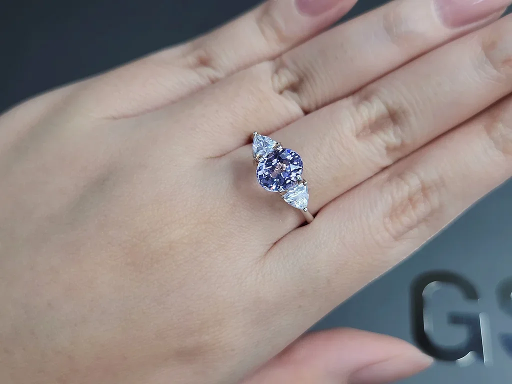 Spinelle lavande taille ovale 2,05 carats, Birmanie Image №5