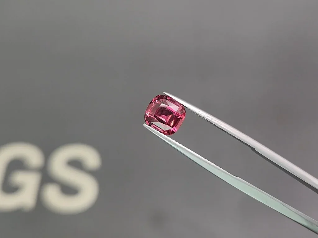 Rhodolite garnet cushion cut 2.43 carats, Tanzania Image №3