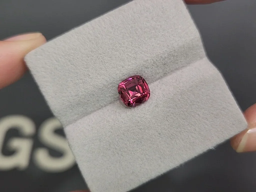 Rhodolite garnet cushion cut 2.43 carats, Tanzania Image №4