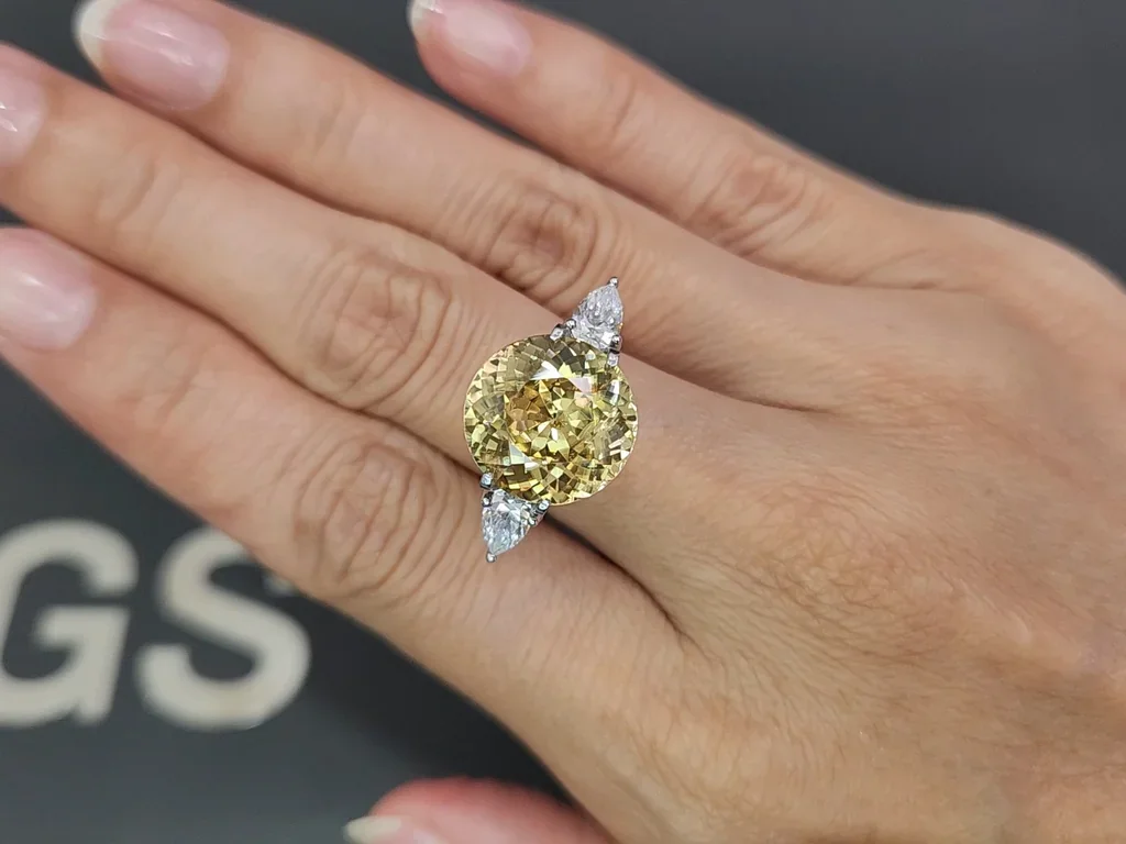 Grand zircon jaune taille ronde 11,79 carats, Tanzanie Image №5