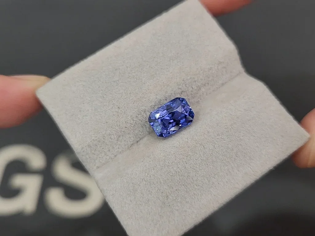 Saphir bleu taille radiant non chauffé de 3,52 carats, Sri Lanka Image №4