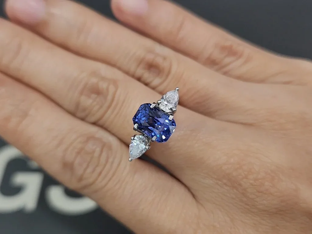 Saphir bleu taille radiant non chauffé de 3,52 carats, Sri Lanka Image №5