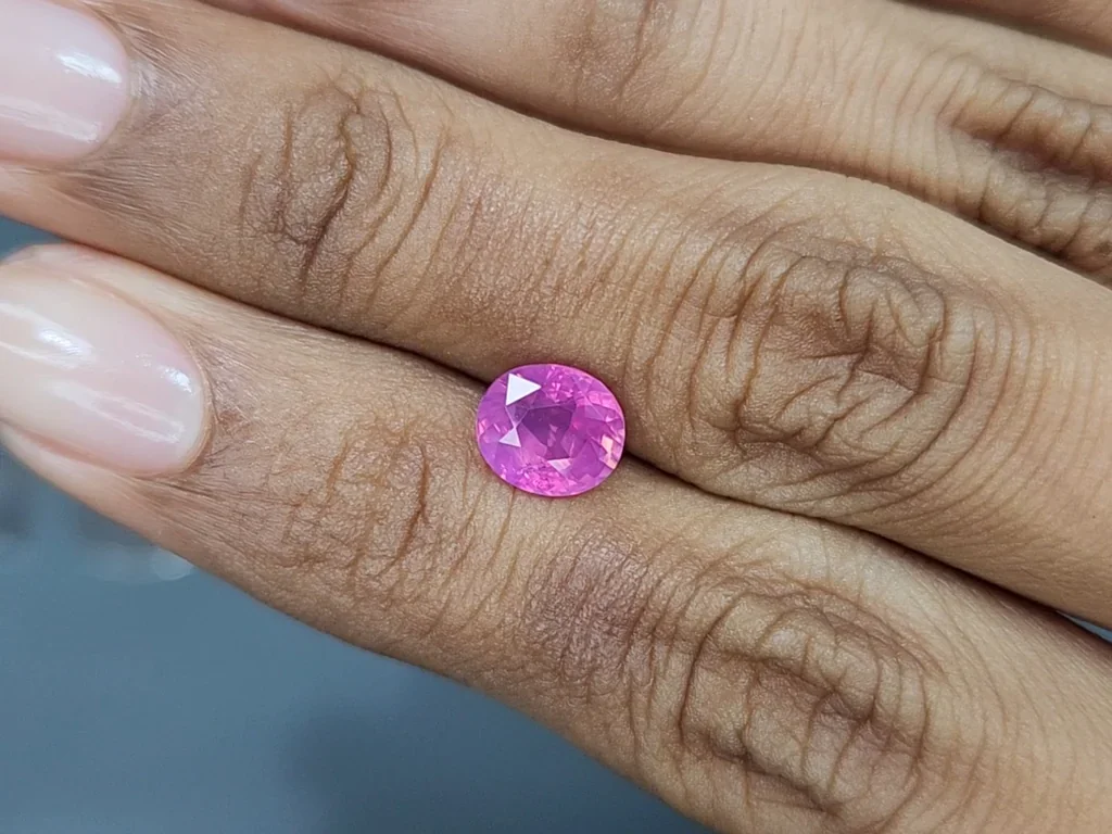 Zafiro de corte ovalado con efecto seda rutilado rosa intenso sin calentar 2,02 carats, Sri Lanka Image №2