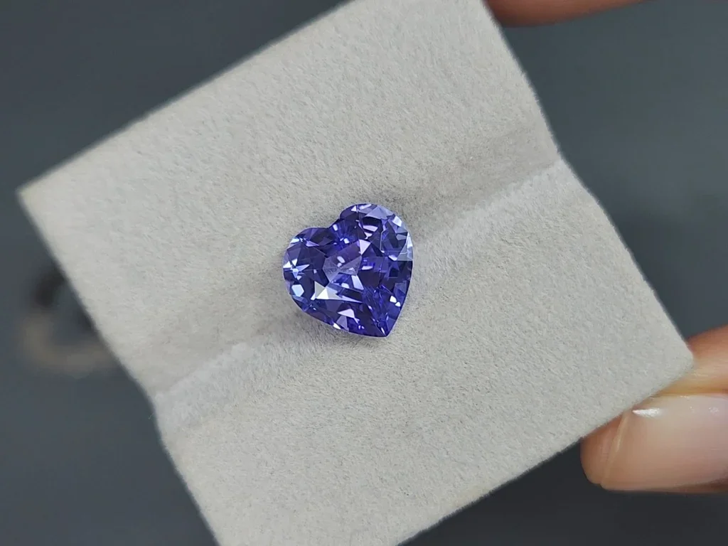 Tanzanita con corte de corazón 4.70 carats, Tanzania Image №4