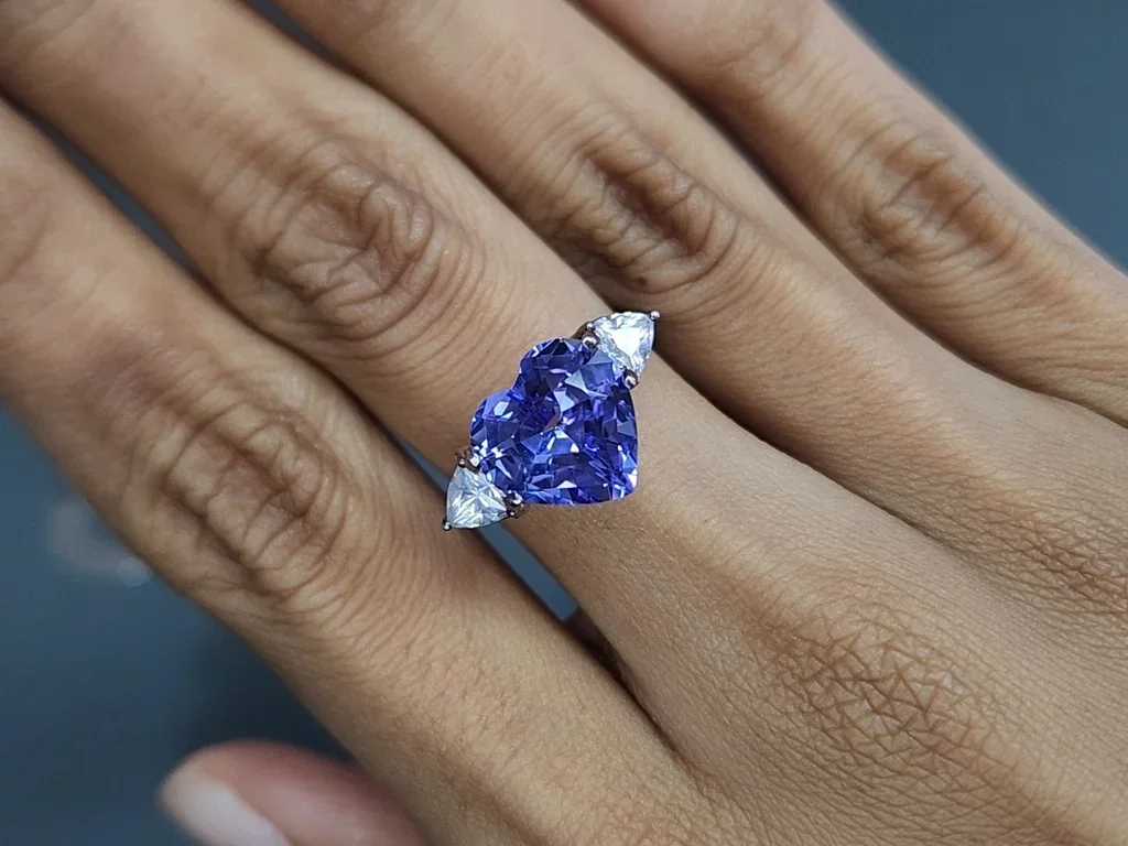 Tanzanita con corte de corazón 4.70 carats, Tanzania Image №5