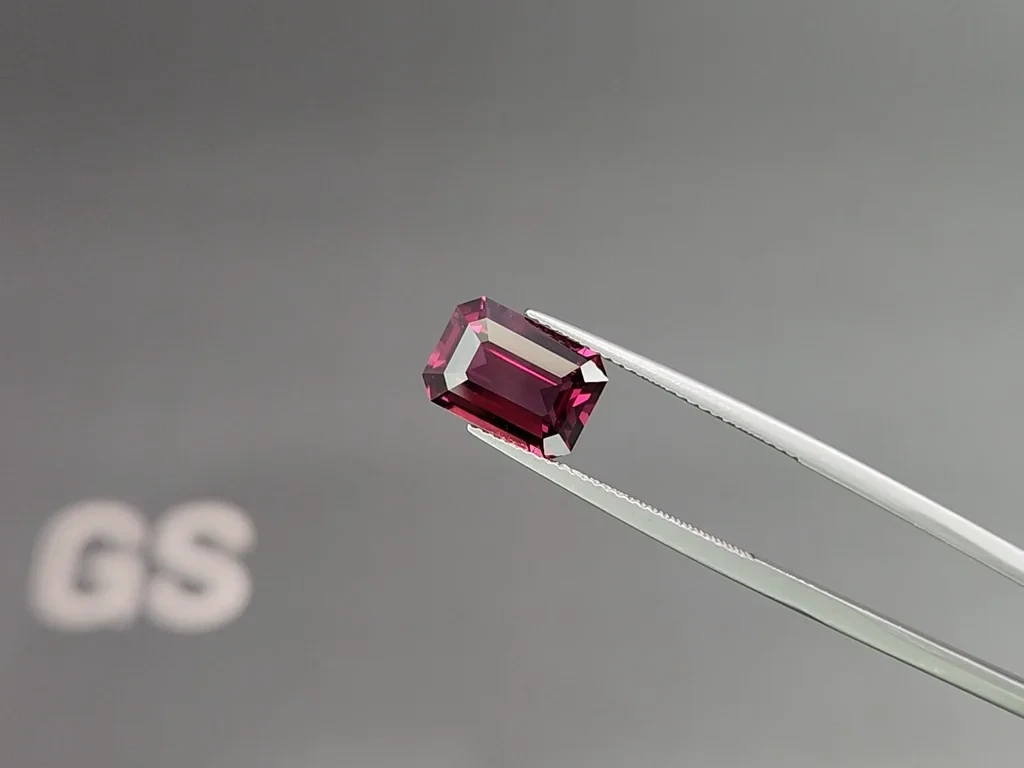 Garnet rhodolite octagon cut 4.28 carats, Tanzania Image №3