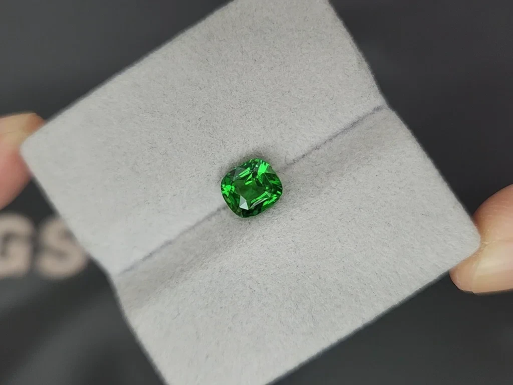 Grenat tsavorite taille coussin de 2,00 carats, Afrique Image №4