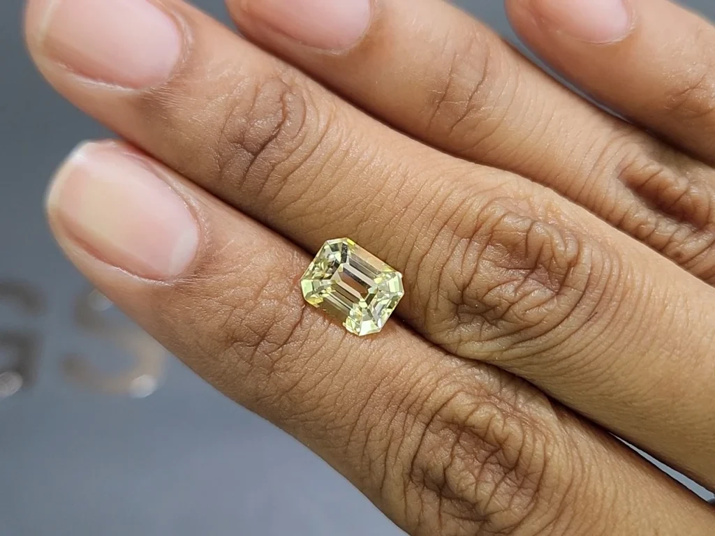 Unheated yellow sapphire octagon cut 3.18 carats, Sri Lanka Image №2
