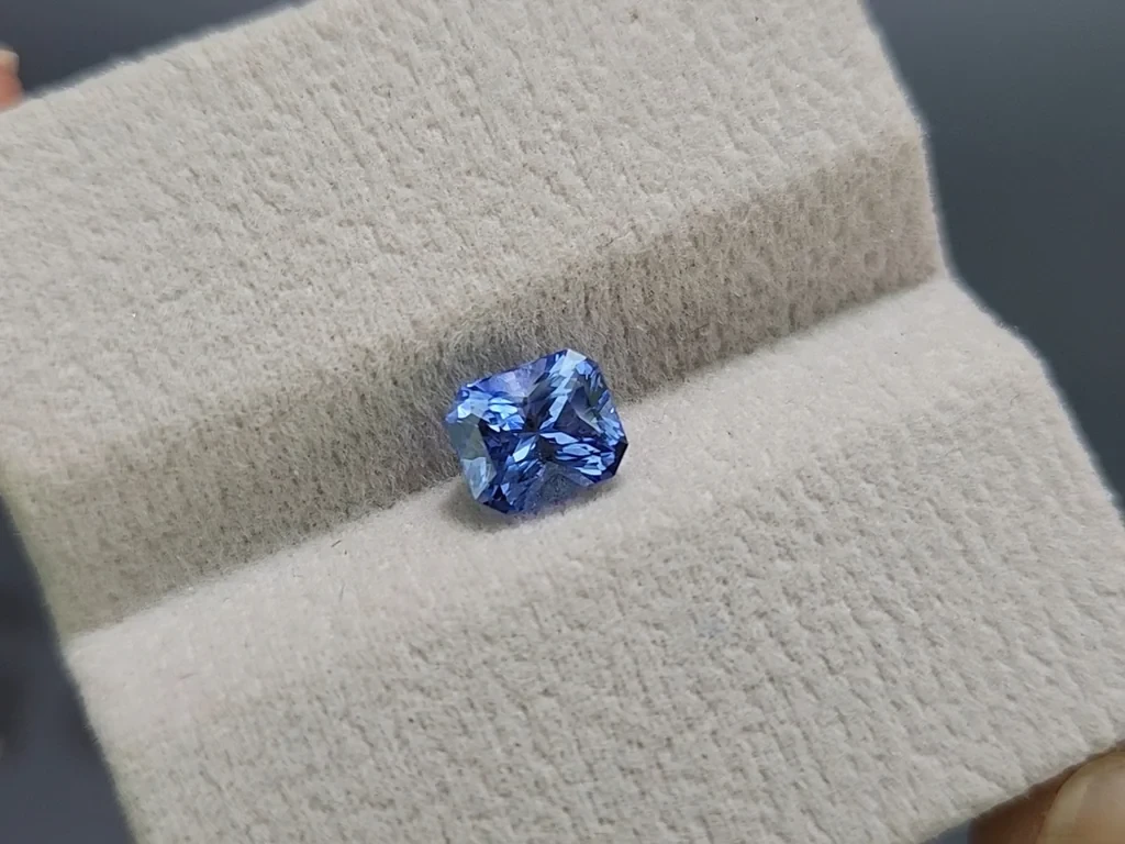 Radiant cut blue sapphire 1.65 carats, Sri Lanka Image №4